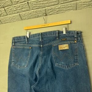Wrangler Mens Blue Denim Jeans 42x34 Classic Fit Straight Leg Casual Workwear